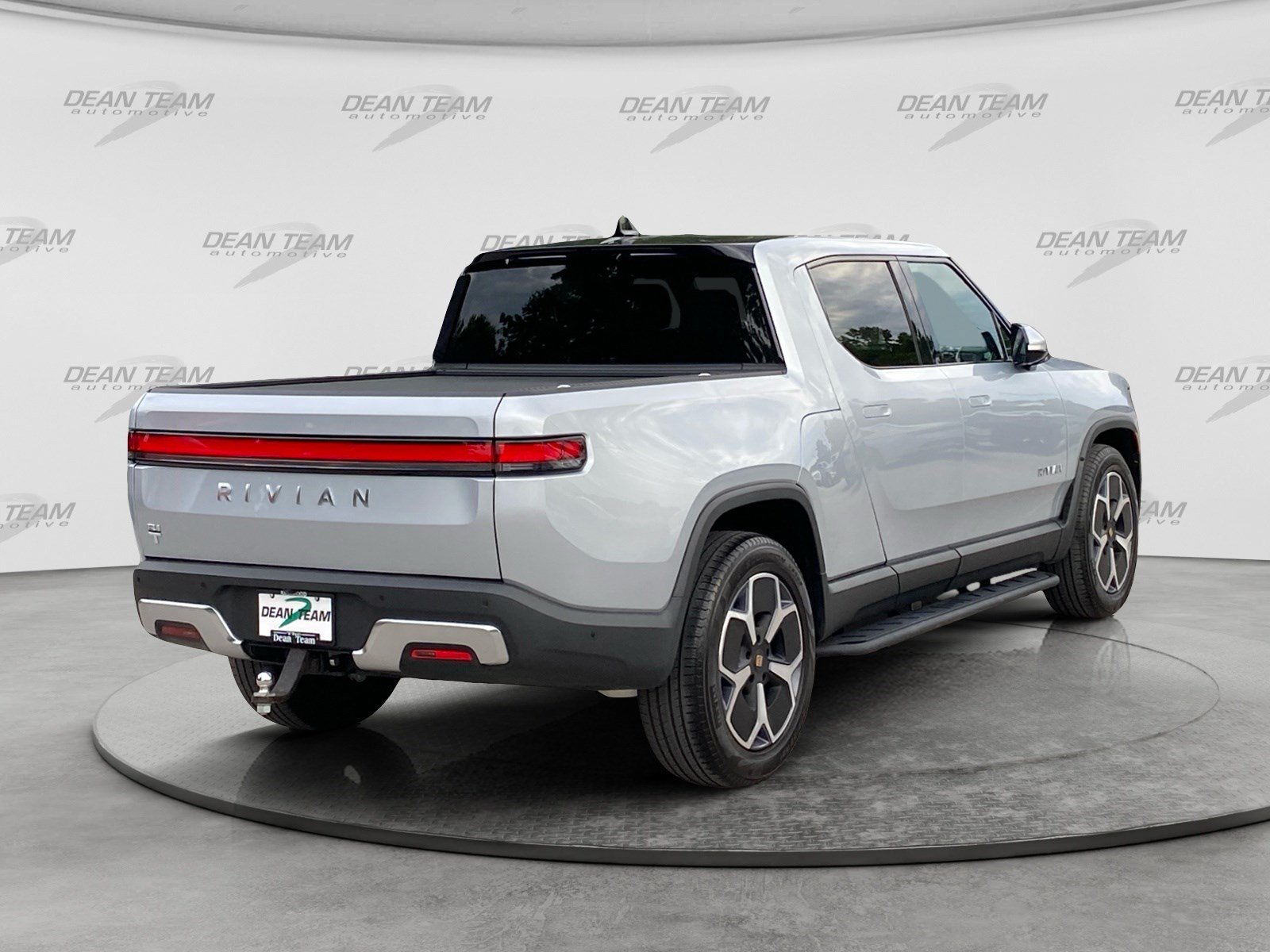 Used 2024 Rivian R1T Adventure Dual AWD/4WD image 8