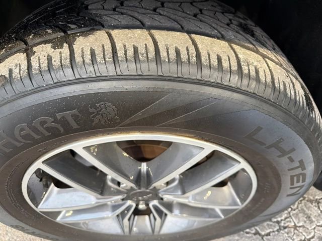 Used 2019 Jeep Grand Cherokee Laredo w/ 18" Wheel & 8.4" Radio Group image 31