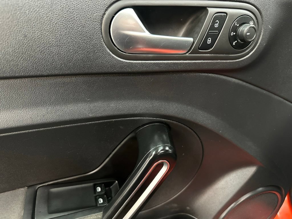 Used 2018 Volkswagen Beetle 2.0T S FWD image 18