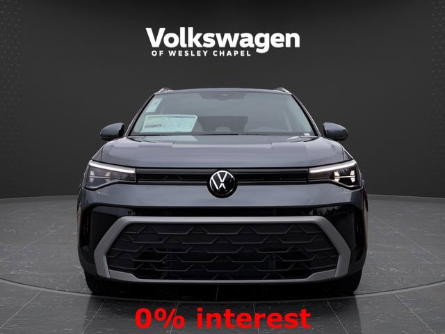 Used 2025 Volkswagen Taos SE FWD image 2