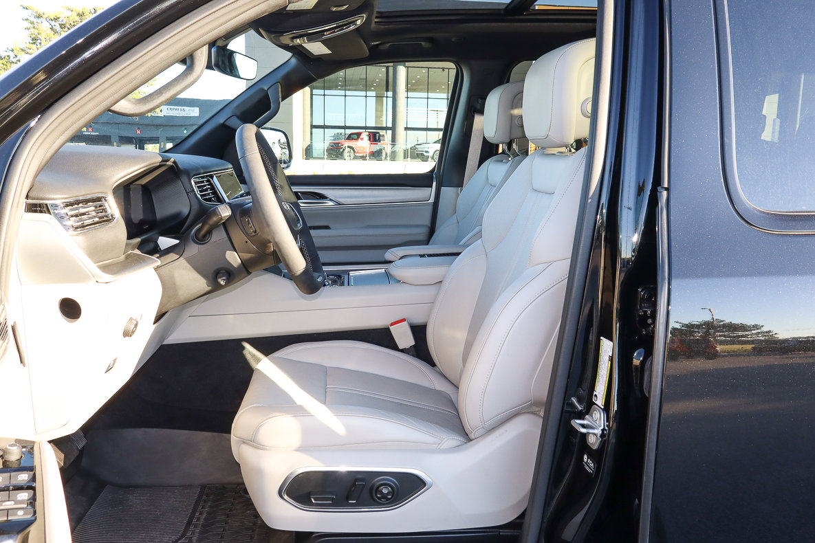 New 2025 Jeep Wagoneer w/ Premium Group I image 15