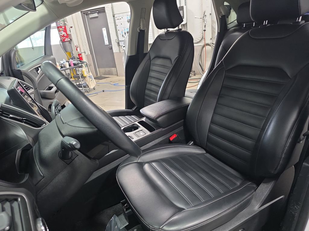 Used 2024 Ford Edge SEL image 15