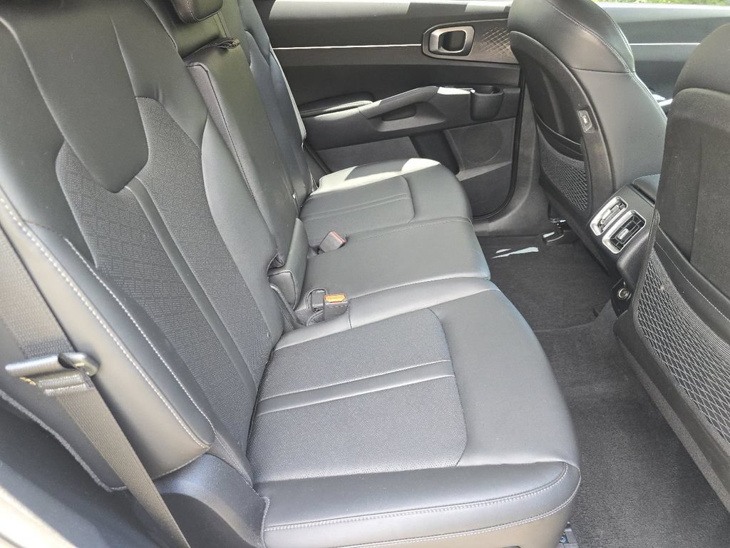 Used 2023 Kia Sorento S FWD image 19