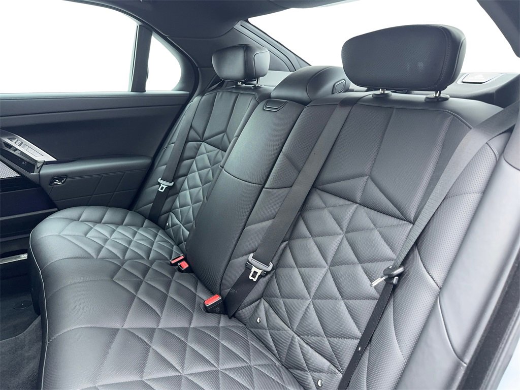 Used 2023 BMW 740i image 41