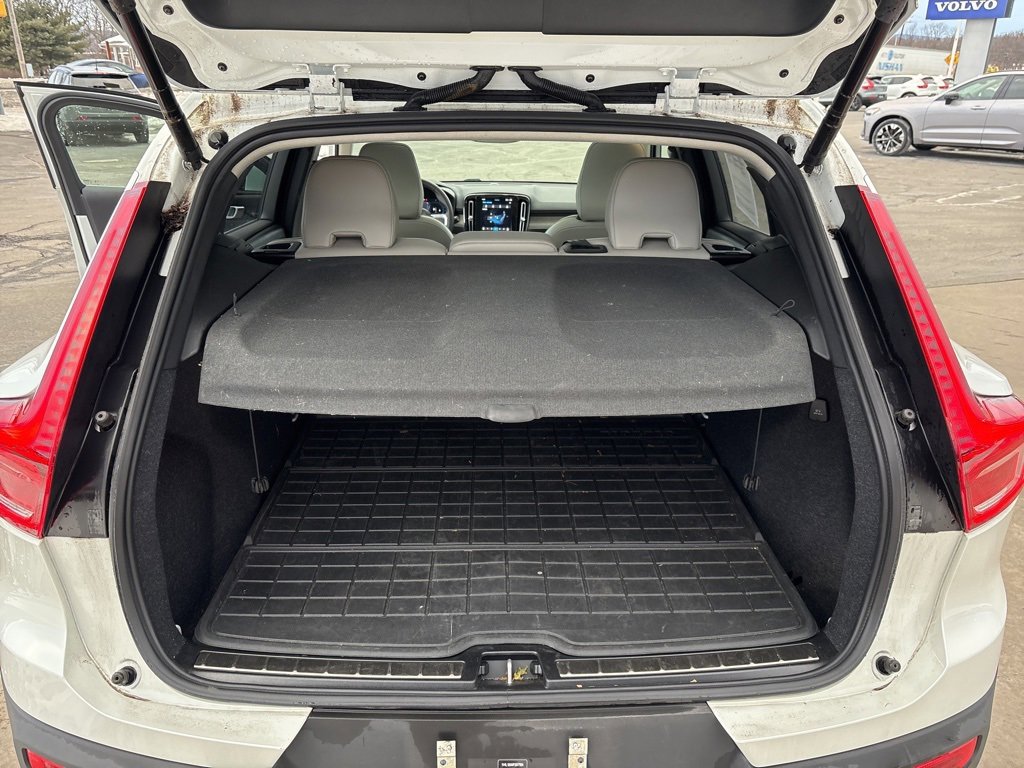 Certified 2023 Volvo XC40 B5 Plus w/ Protection Package Premier image 40