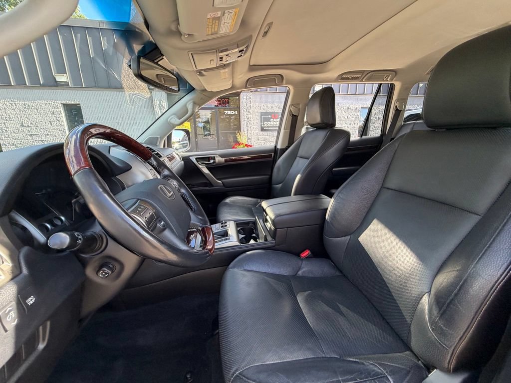 Used 2016 Lexus GX 460 w/ Premium Package AWD/4WD image 17