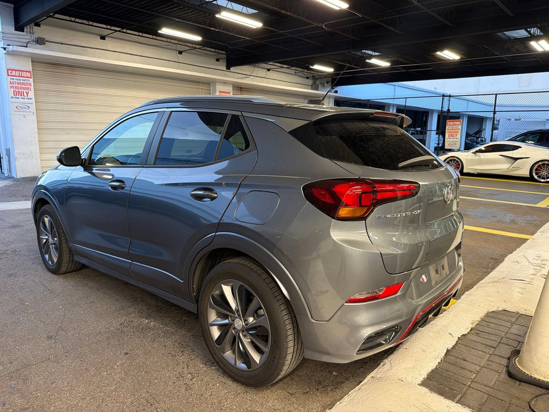 Used 2021 Buick Encore GX Preferred w/ Sport Touring Package FWD image 3