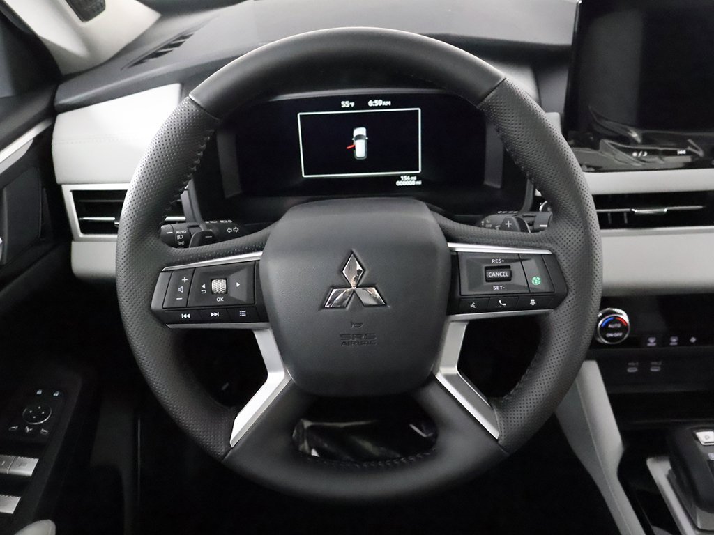 New 2025 Mitsubishi Outlander SE image 41