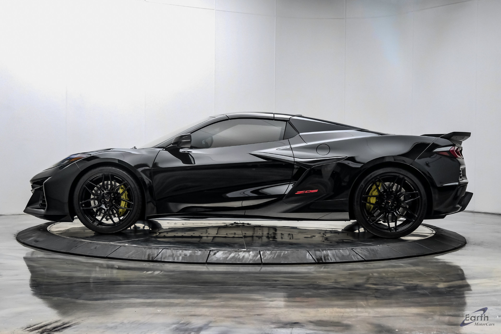 Used 2023 Chevrolet Corvette Z06 w/ Stealth Interior Trim Package RWD image 9