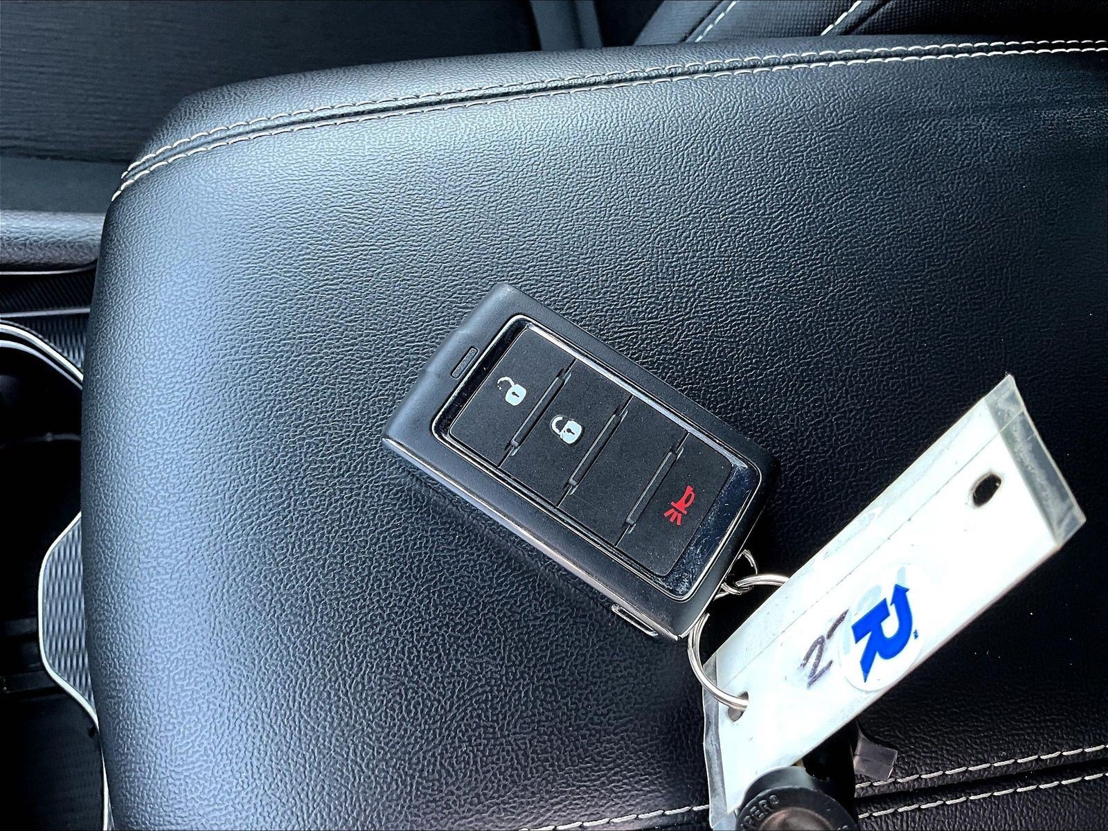 Used 2024 Jeep Grand Cherokee Laredo AWD/4WD image 35