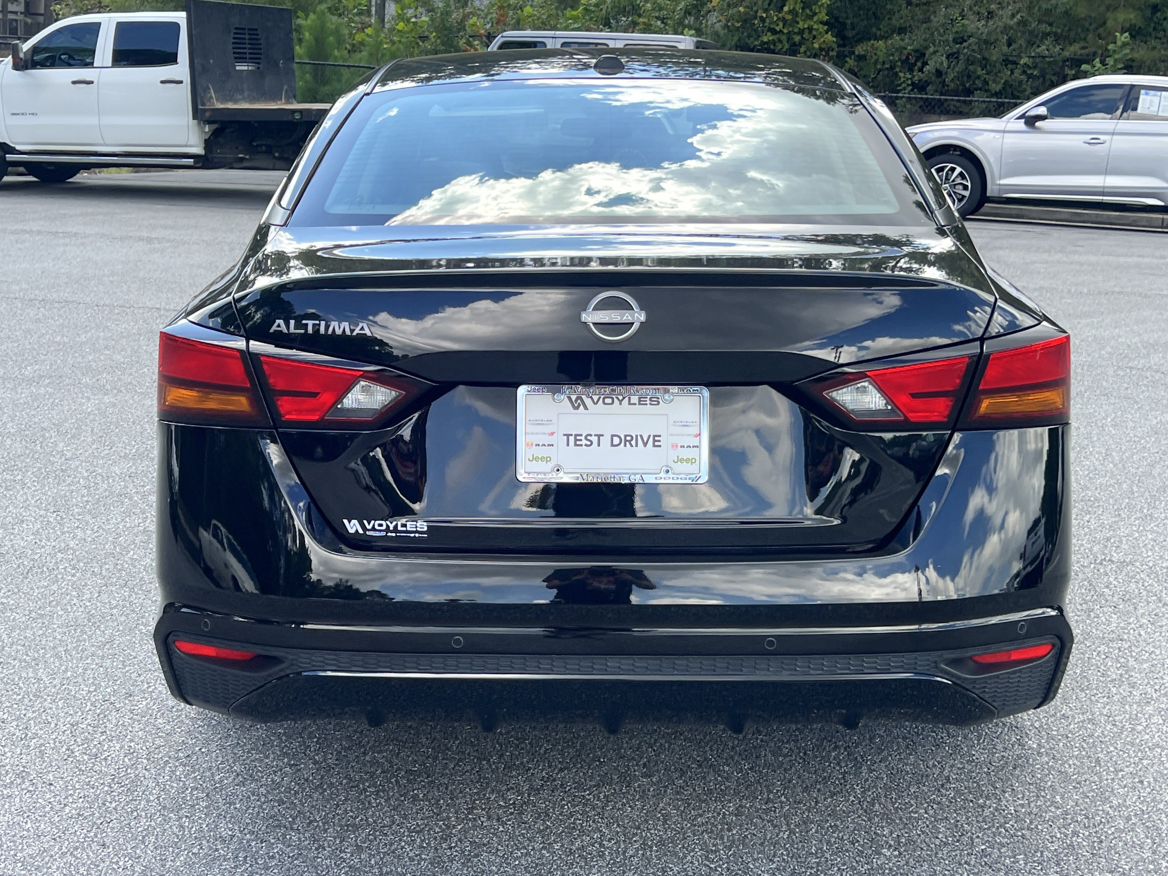Used 2025 Nissan Altima 2.5 SV FWD image 7