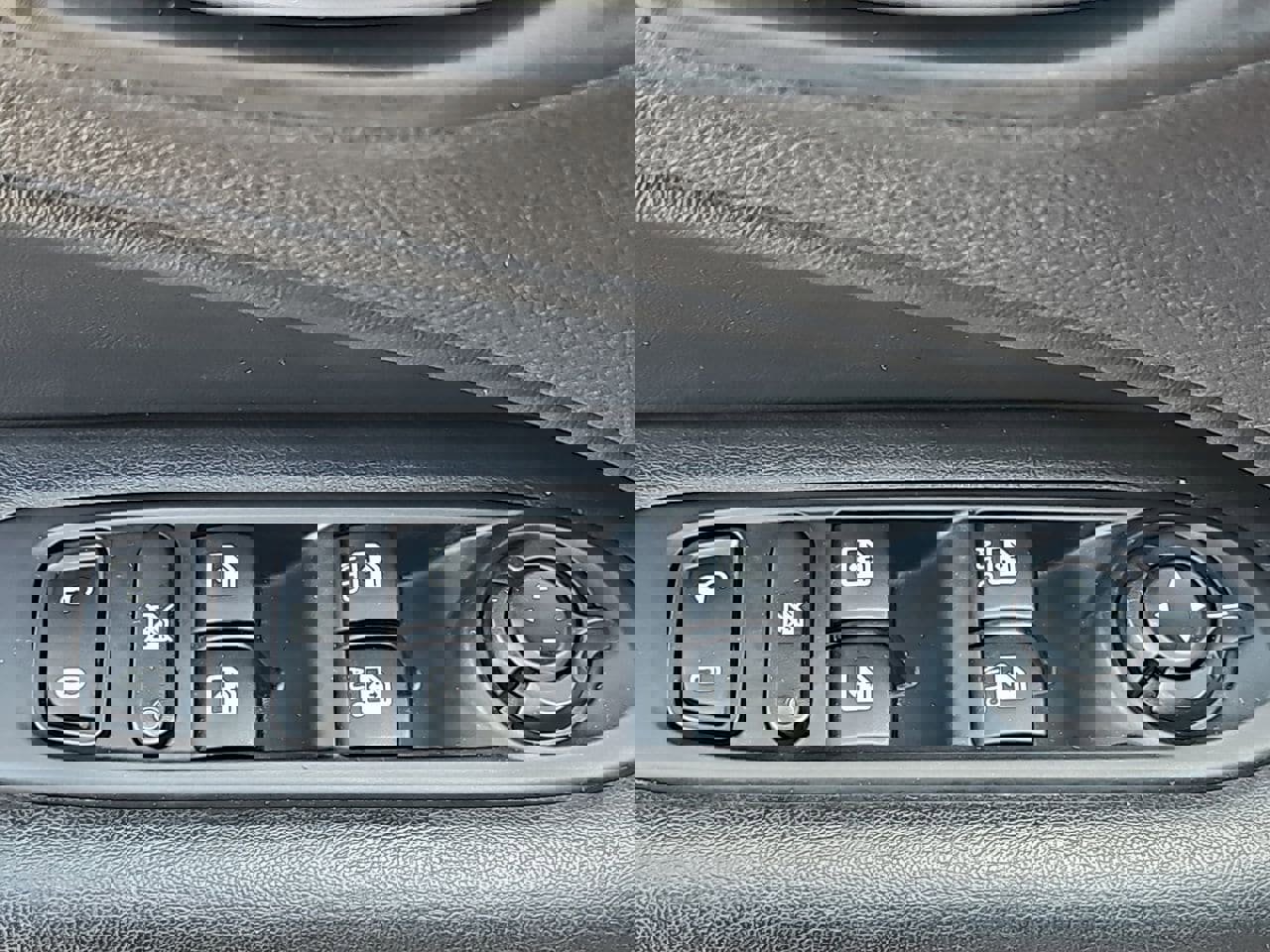 Used 2018 Jeep Compass Latitude w/ Popular Equipment Group image 32