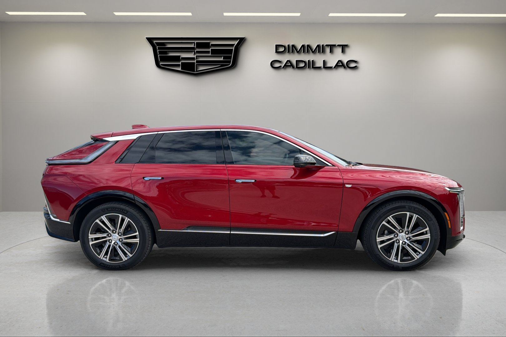 Certified 2025 Cadillac Lyriq Luxury RWD image 4