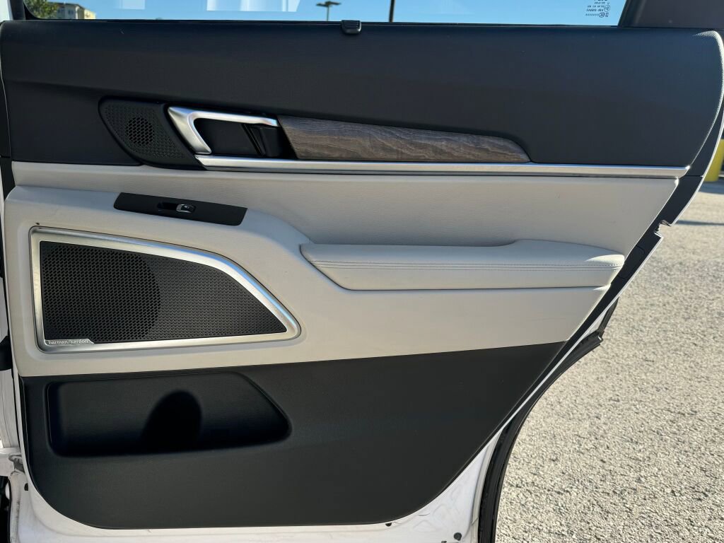 Used 2022 Kia Telluride SX w/ Nightfall Edition Package image 17