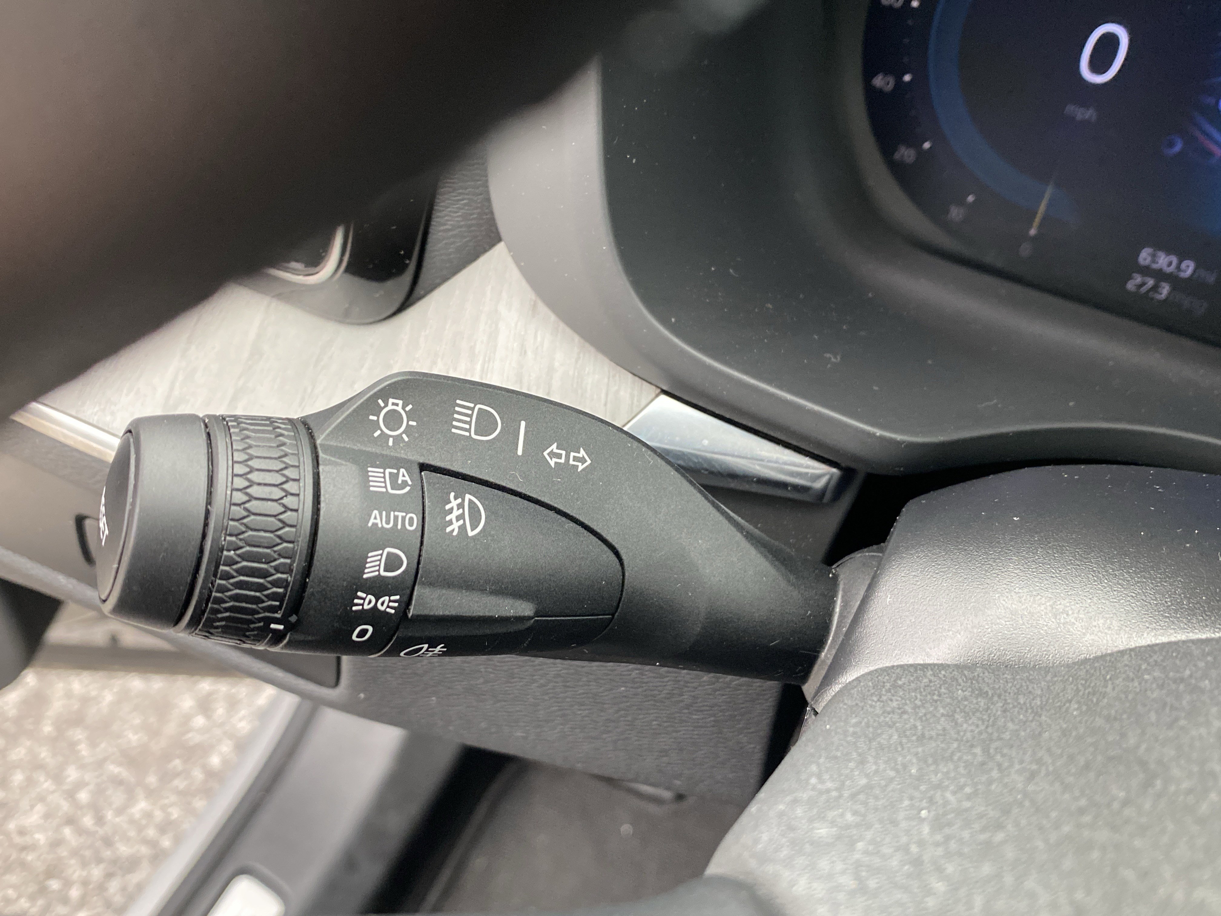 Used 2025 Volvo XC60 B5 Plus image 23