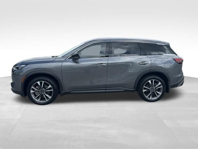 Used 2024 INFINITI QX60 Luxe w/ Vision Package FWD image 3