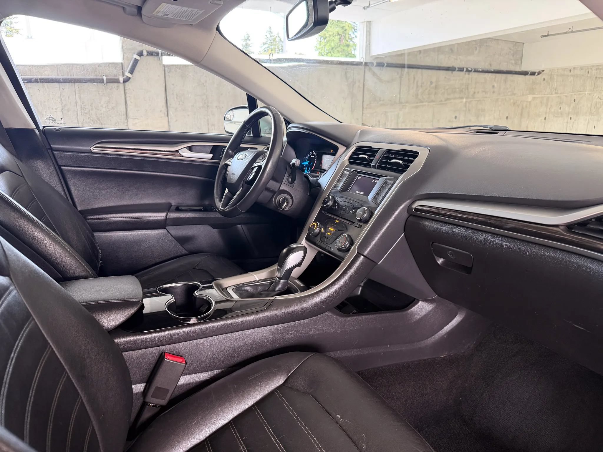 Used 2014 Ford Fusion SE w/ Equipment Group 202A FWD image 24