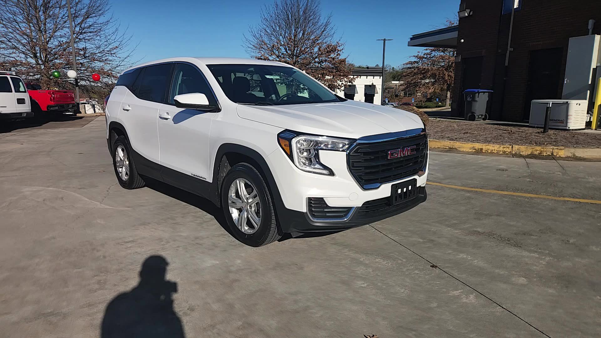 Used 2024 GMC Terrain SLE image 13