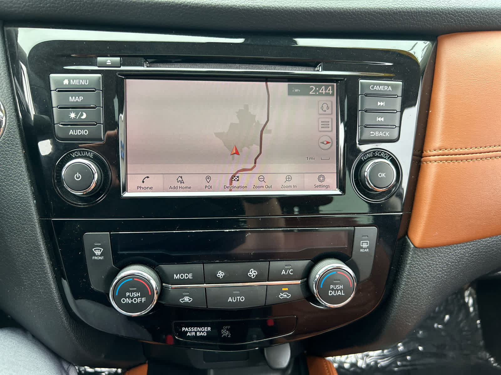 Used 2019 Nissan Rogue SL w/ Premium Package AWD/4WD image 2
