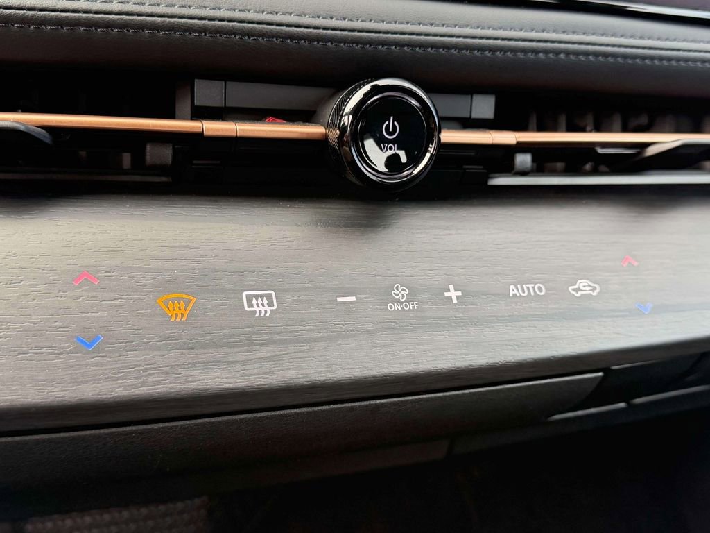 Used 2024 Nissan Ariya AWD image 30