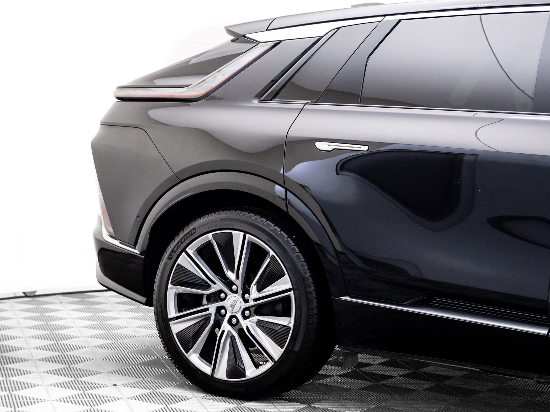 Certified 2025 Cadillac Lyriq Luxury w/ LPO, Floor Liner Package image 38