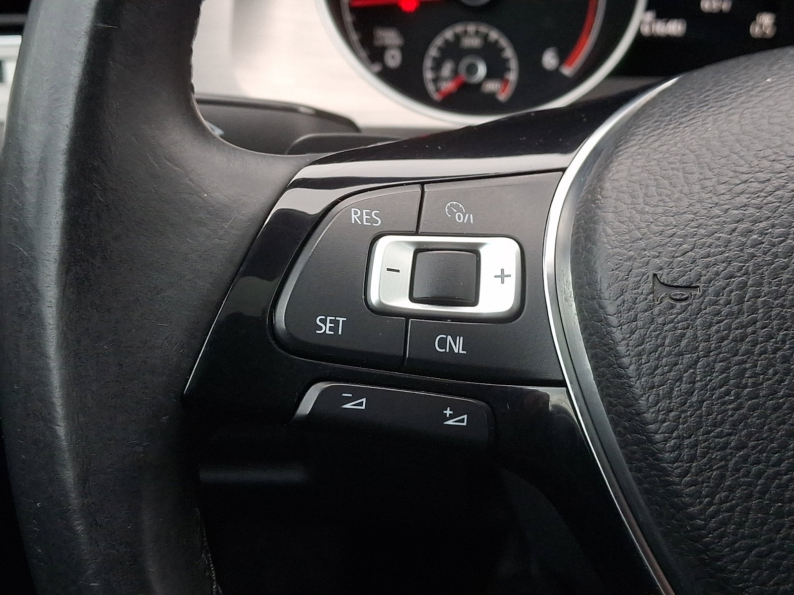 Used 2015 Volkswagen Golf TDI SE image 21