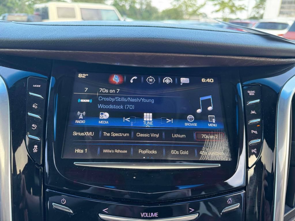 Used 2018 Cadillac Escalade Premium Luxury AWD/4WD image 30