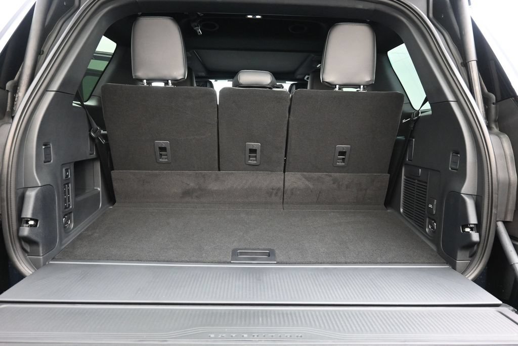 New 2027 Ford Expedition Platinum w/ Stealth Appearance Package RWD image 4