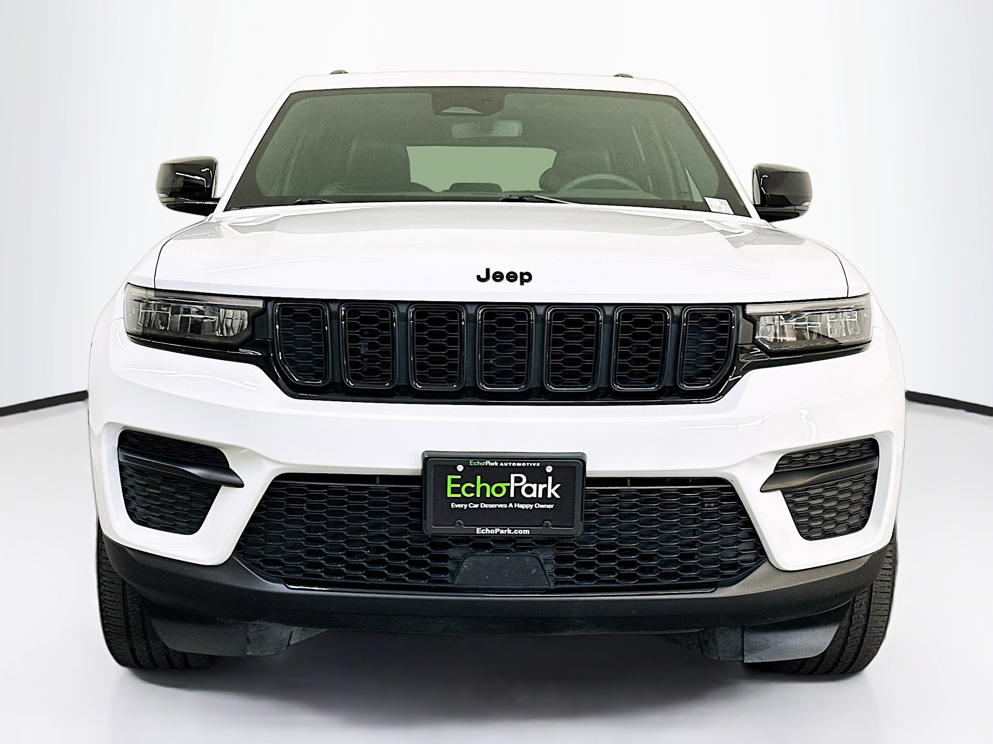 Used 2023 Jeep Grand Cherokee Altitude image 2