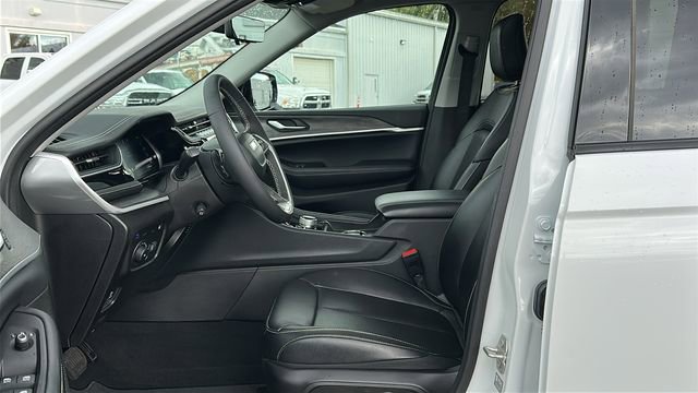 Used 2023 Jeep Grand Cherokee 30th Anniversary image 11