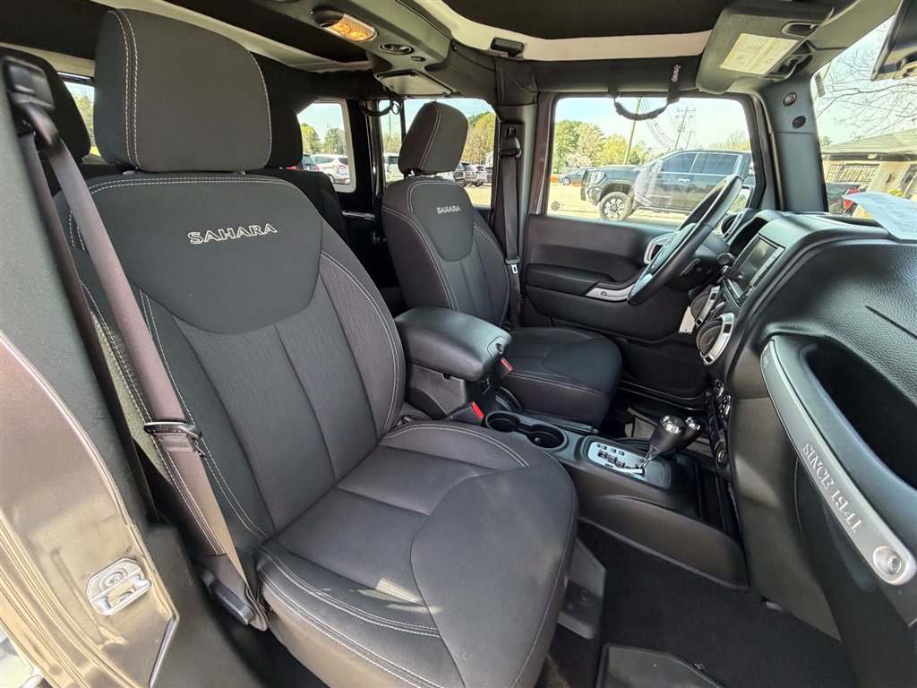 Used 2016 Jeep Wrangler Unlimited Sahara image 15