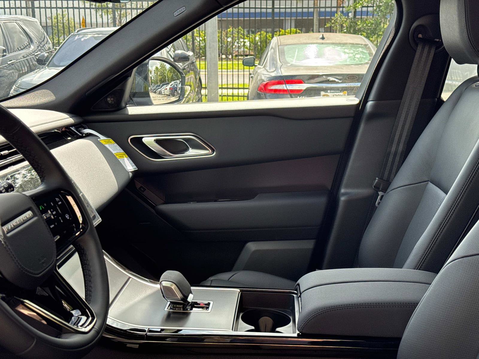 New 2026 Land Rover Range Rover Velar Dynamic SE image 21