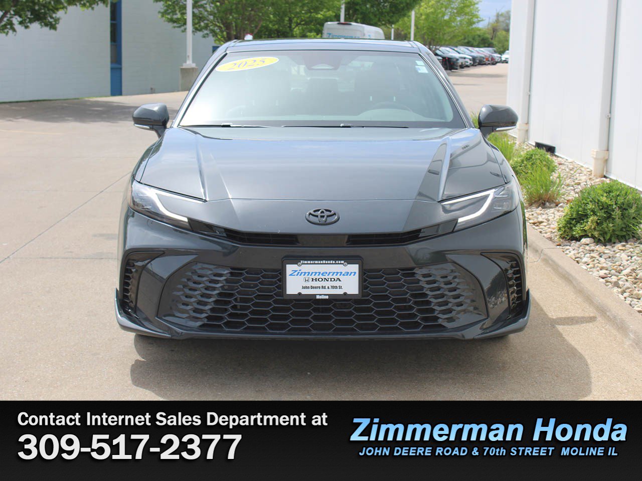 Used 2025 Toyota Camry XSE FWD image 4