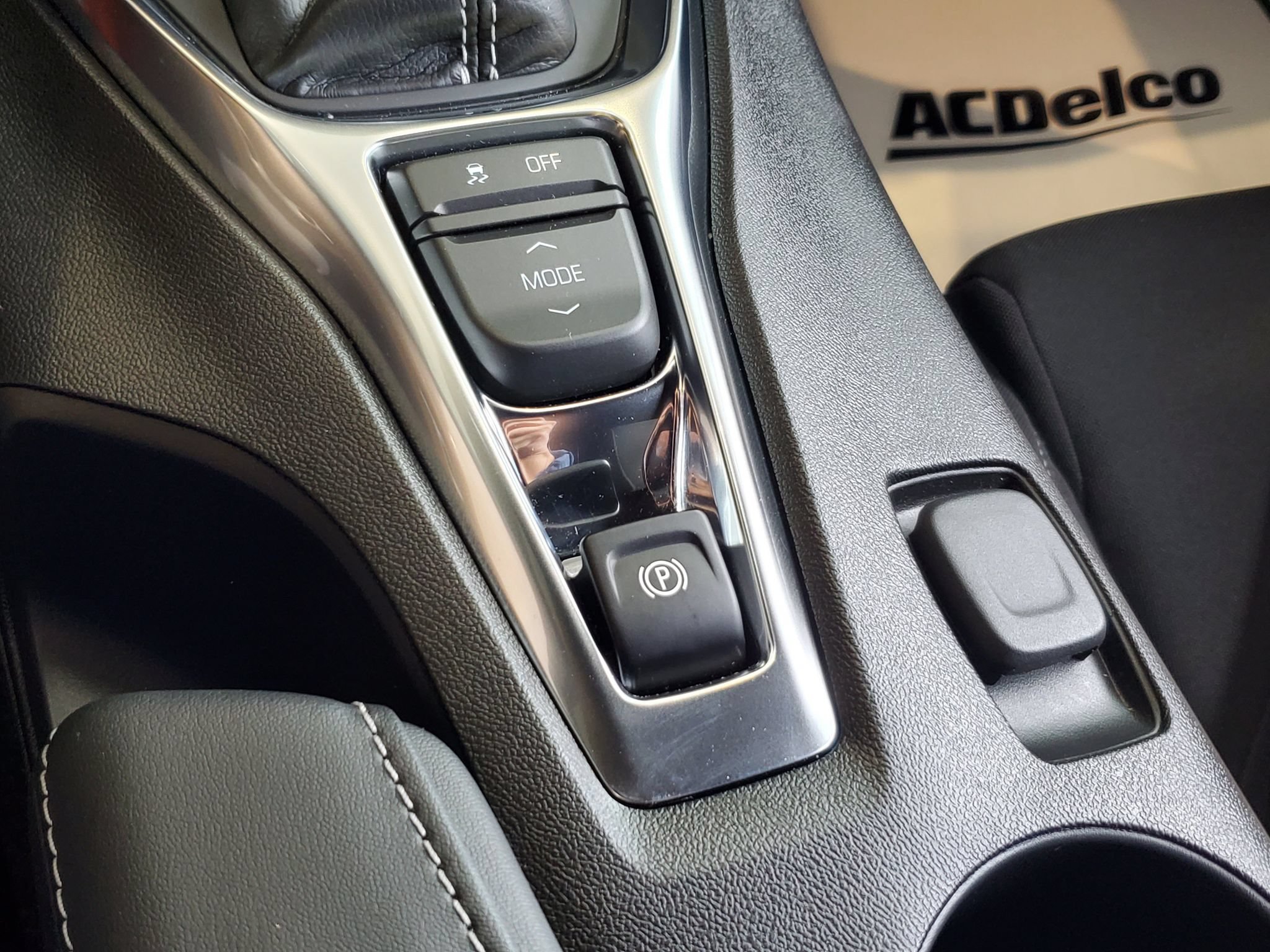 Used 2022 Chevrolet Camaro LT RWD image 27