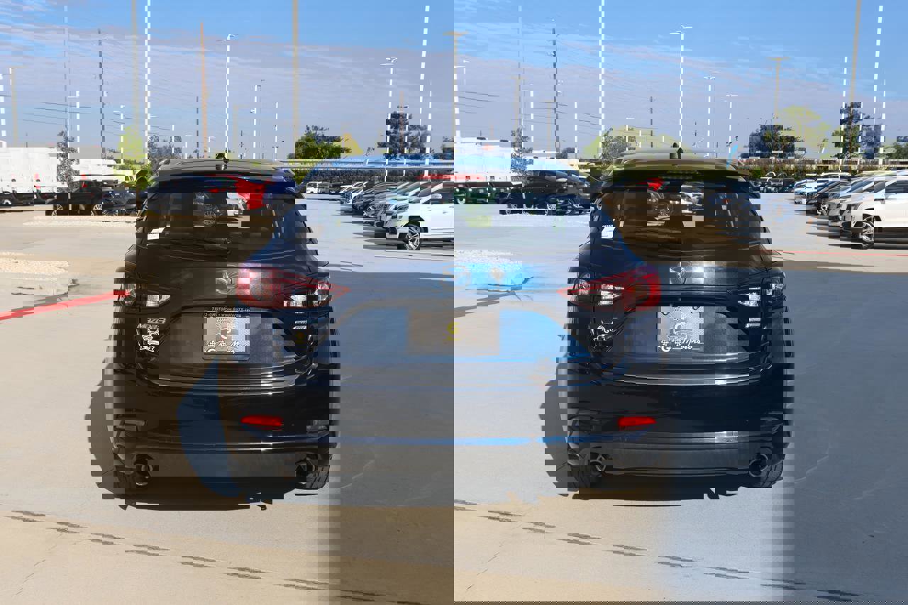 Used 2018 MAZDA MAZDA3 Touring image 4