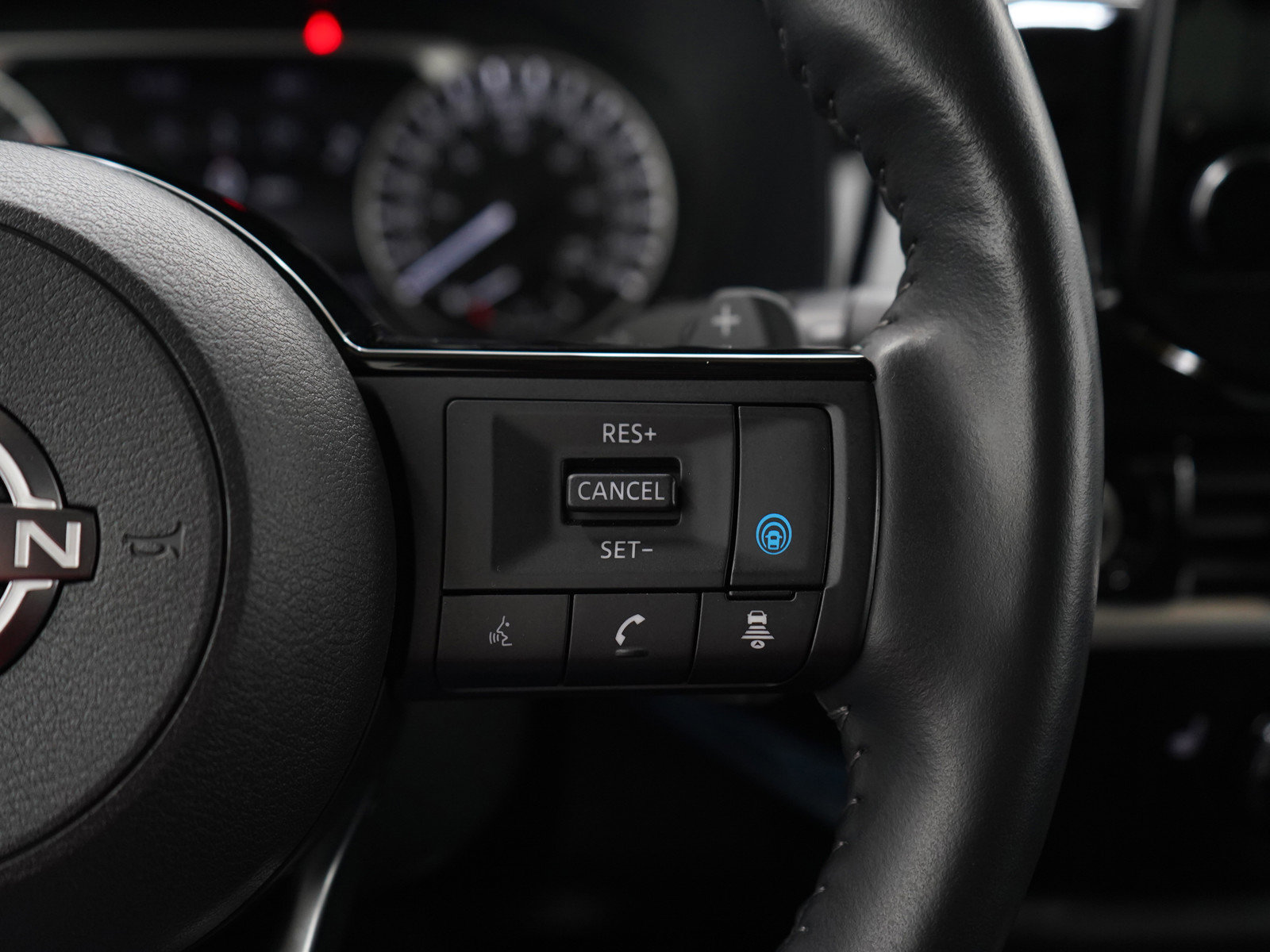 Used 2023 Nissan Pathfinder SL AWD/4WD image 25