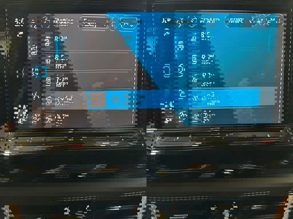 Used 2025 Volkswagen Atlas Cross Sport SE image 29