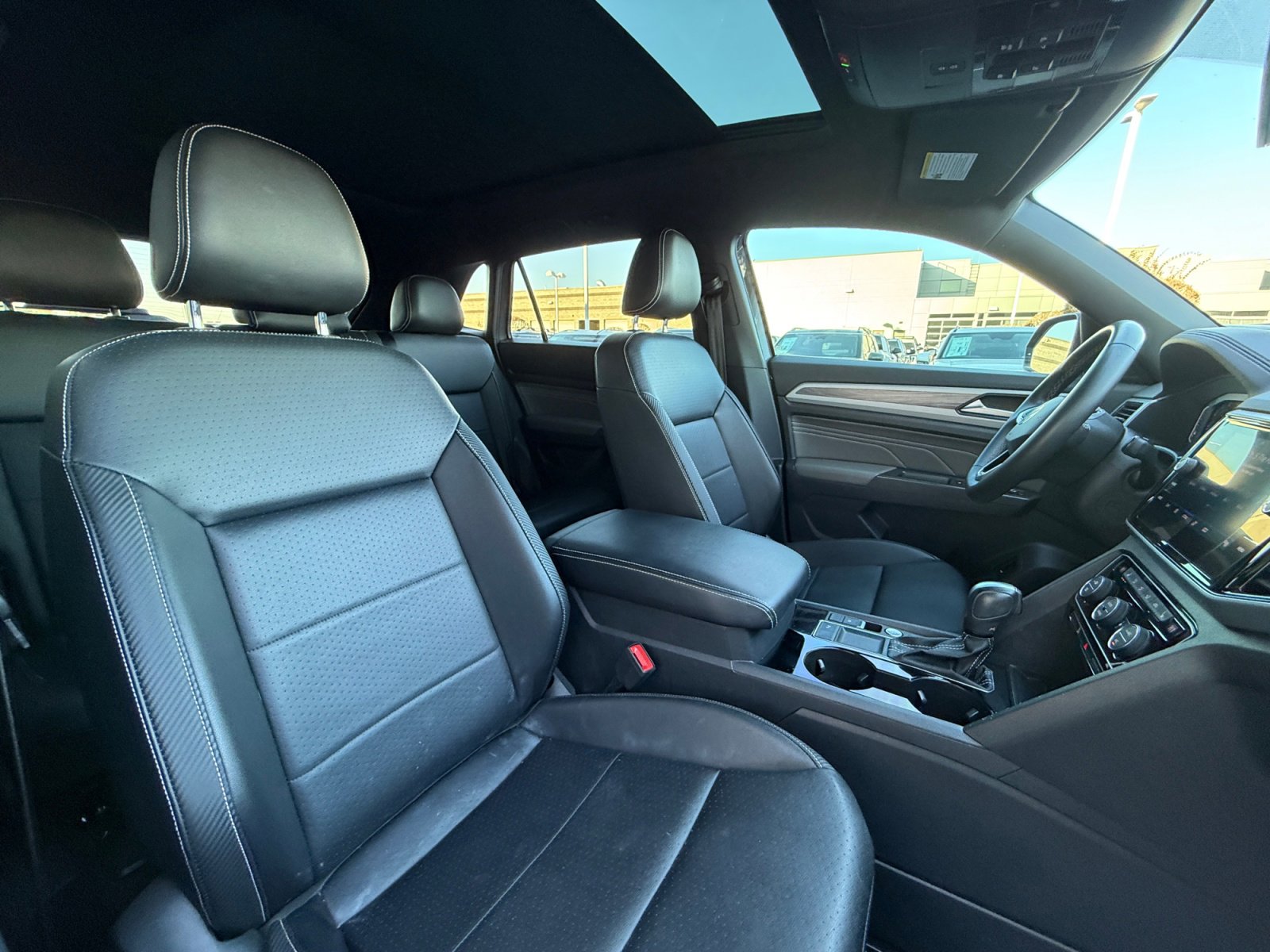 Used 2022 Volkswagen Atlas Cross Sport SE image 19