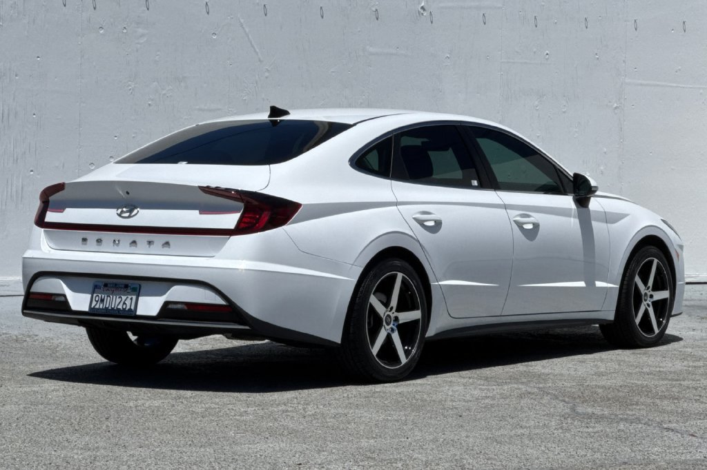 Used 2023 Hyundai Sonata SE FWD image 3