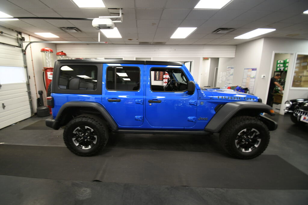 Used 2024 Jeep Wrangler Unlimited Rubicon 4xe AWD/4WD image 8