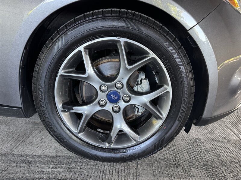 Used 2014 Ford Focus SE w/ Equipment Group 201A FWD image 9