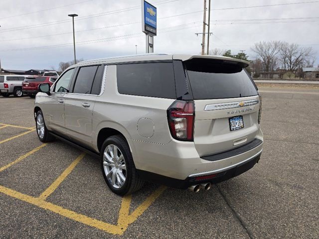 Used 2023 Chevrolet Suburban High Country AWD/4WD image 2