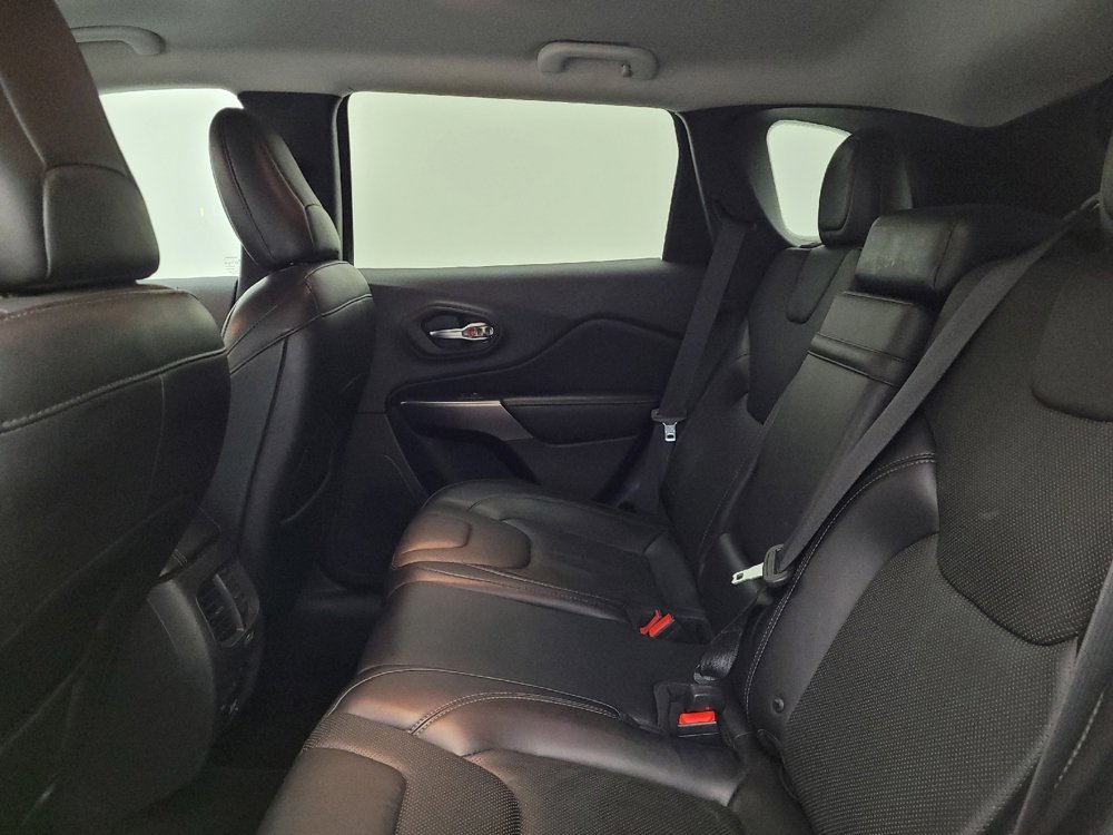 Used 2019 Jeep Cherokee Limited image 18