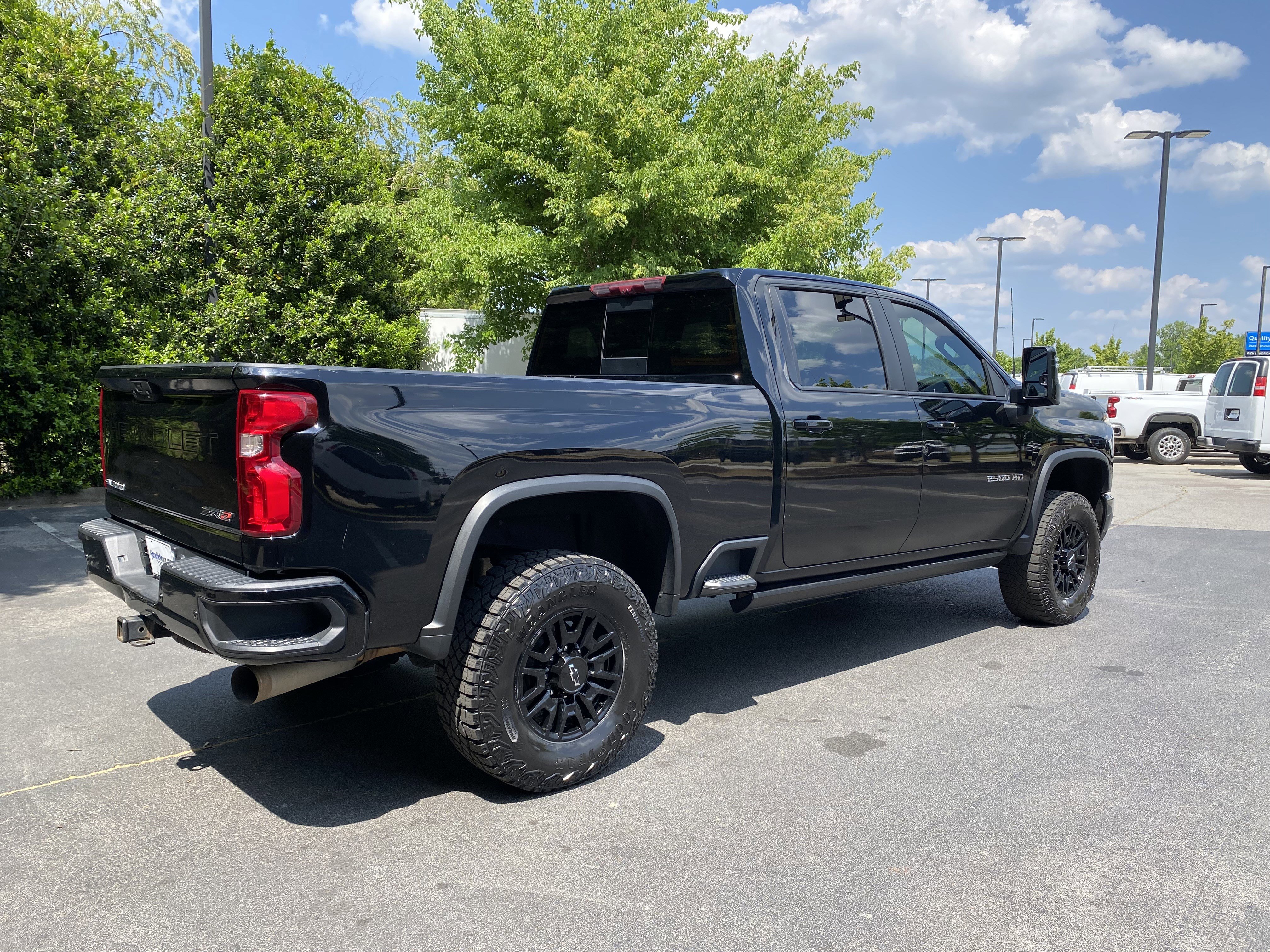 Used 2024 Chevrolet Silverado 2500 ZR2 w/ Technology Package AWD/4WD image 9