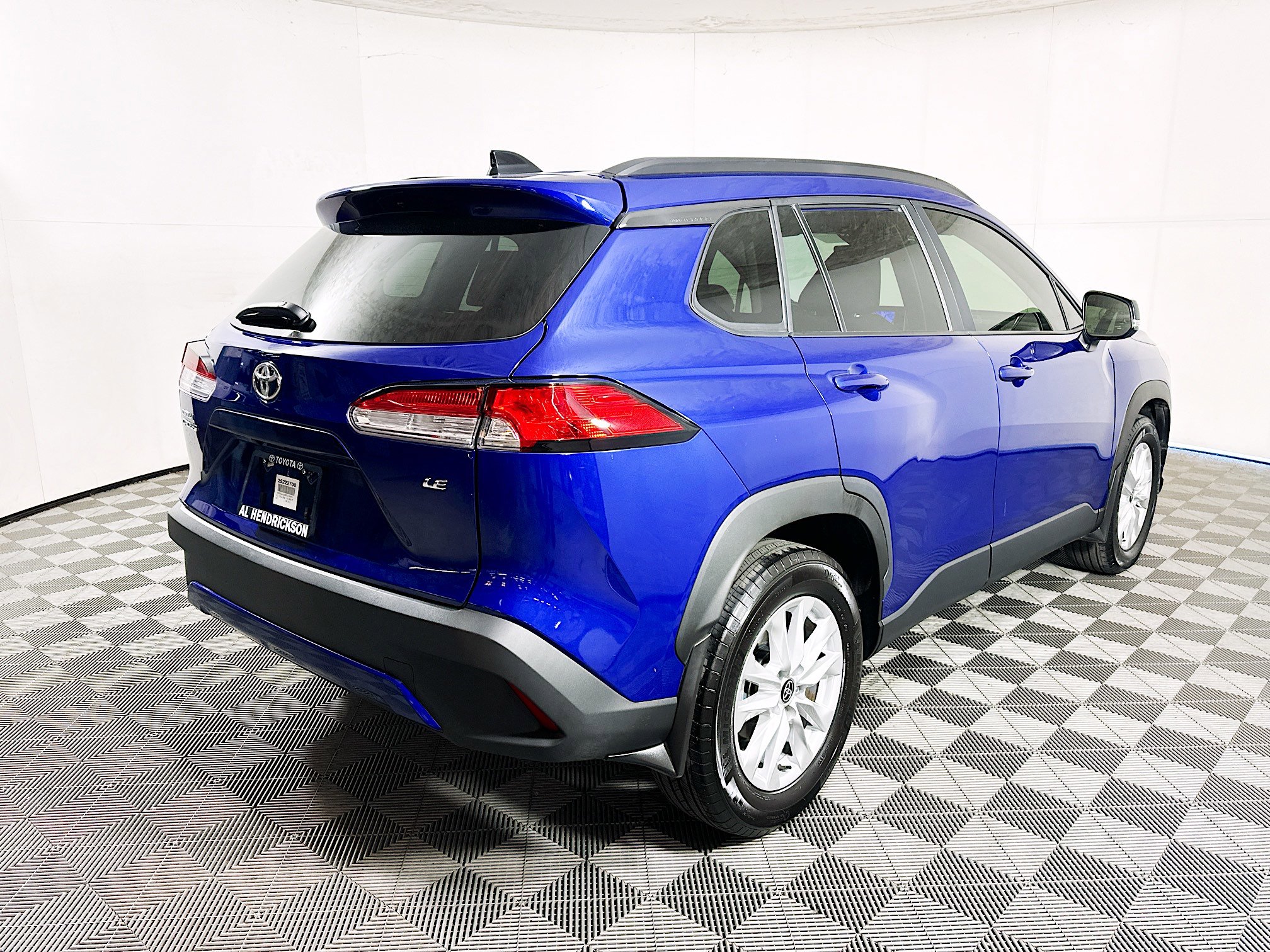 Used 2025 Toyota Corolla Cross LE image 3