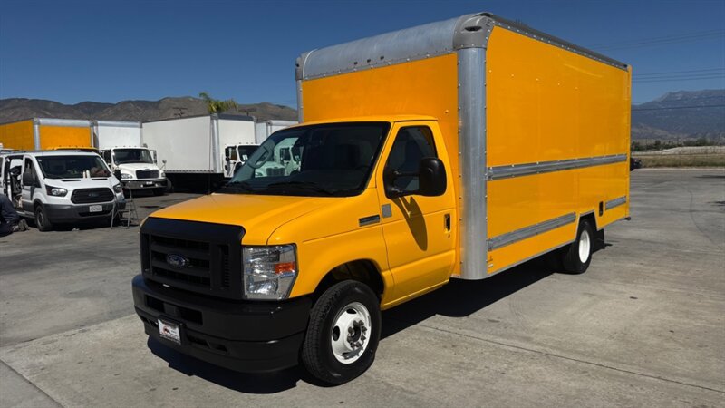 Used 2022 Ford E-350 and Econoline 350 Super Duty image 1