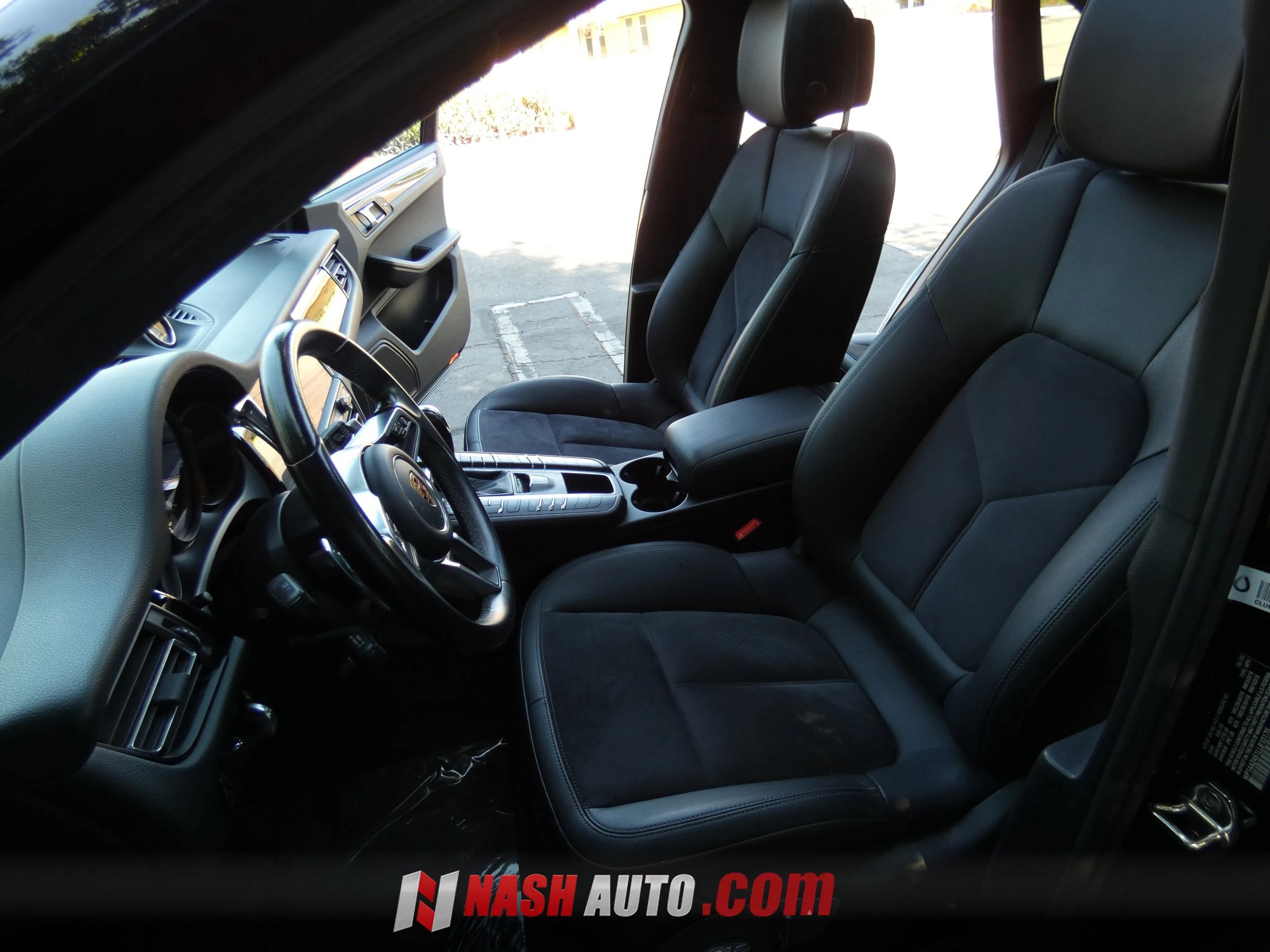 Used 2020 Porsche Macan AWD/4WD image 49