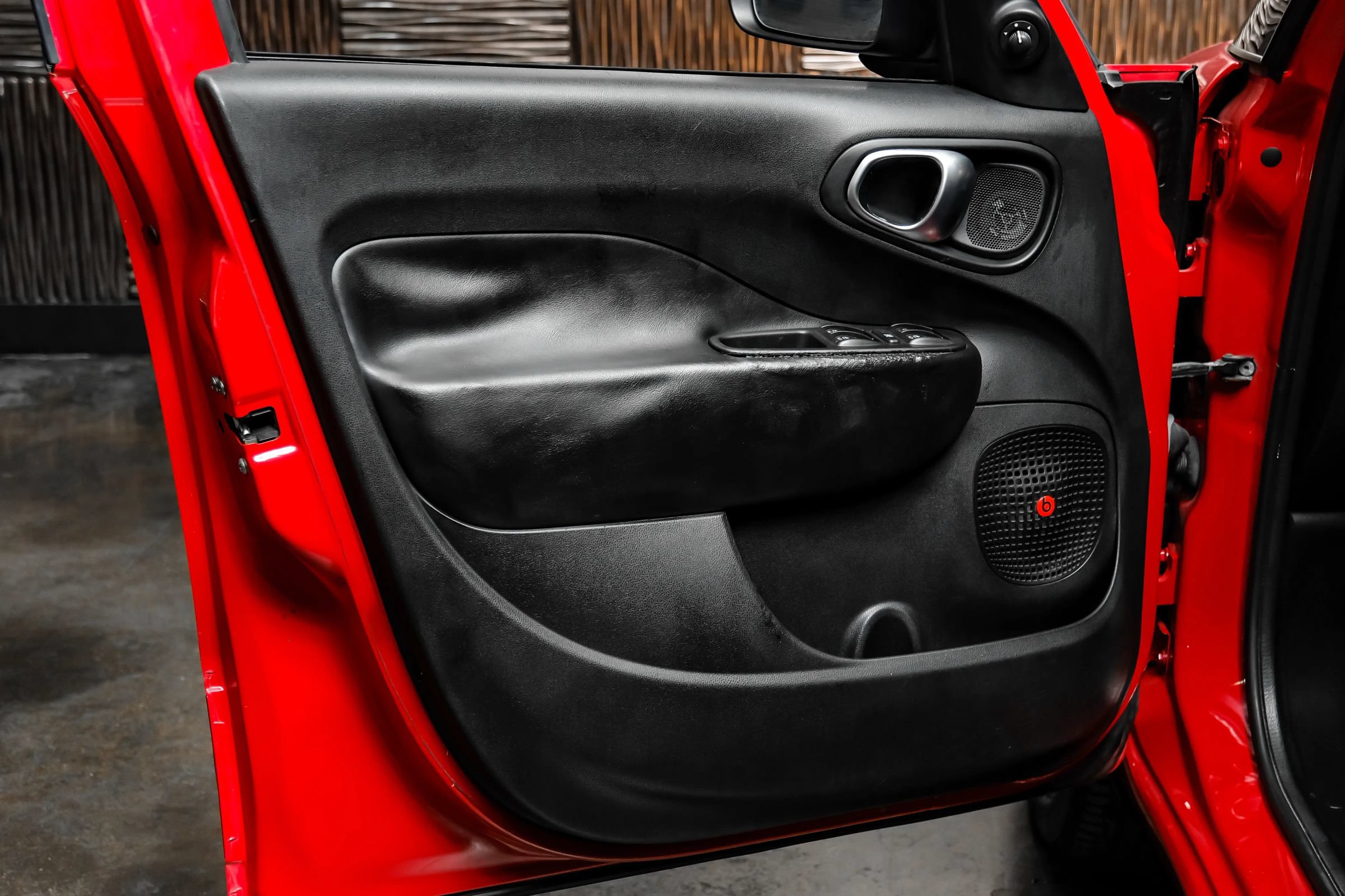 Used 2017 FIAT 500L Lounge w/ Dual-Pane Sunroof Package FWD image 39