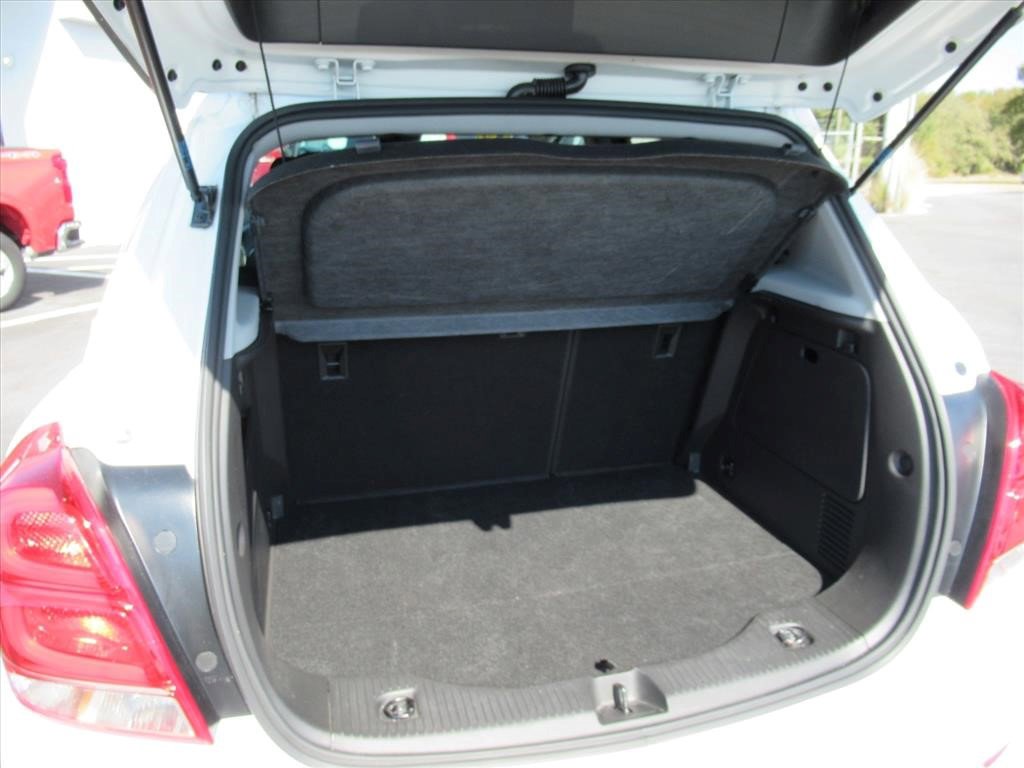 Certified 2022 Chevrolet Trax LT w/ LT Convenience Package AWD/4WD image 29