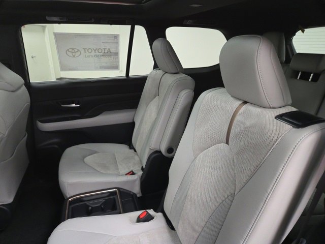 New 2026 Toyota Grand Highlander AWD Hybrid image 18